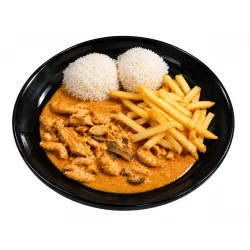 13. Kurací stroganov, 1/2 dusená ryža, 1/2 hranolky, tatarská omáčka