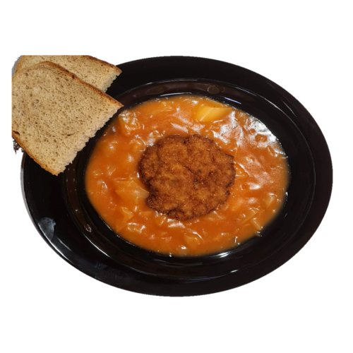 3. Kapustový prívarok v paradajkovej omáčke (paradajková kapusta), vyprážaný karbonátok, čerstvý chlieb